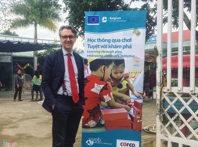 Đại sứ EU cùng các em nhỏ Việt Nam 'chơi mà học'